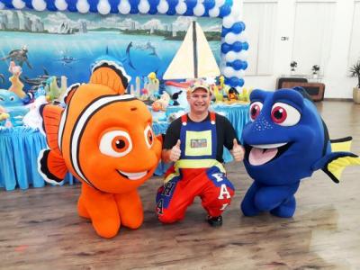 Nemo cover fundo do mar personagens vivos Festa Infantil